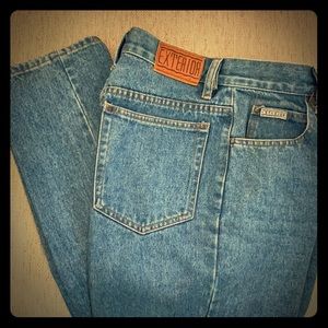 Vintage Exterior Erez Jeans